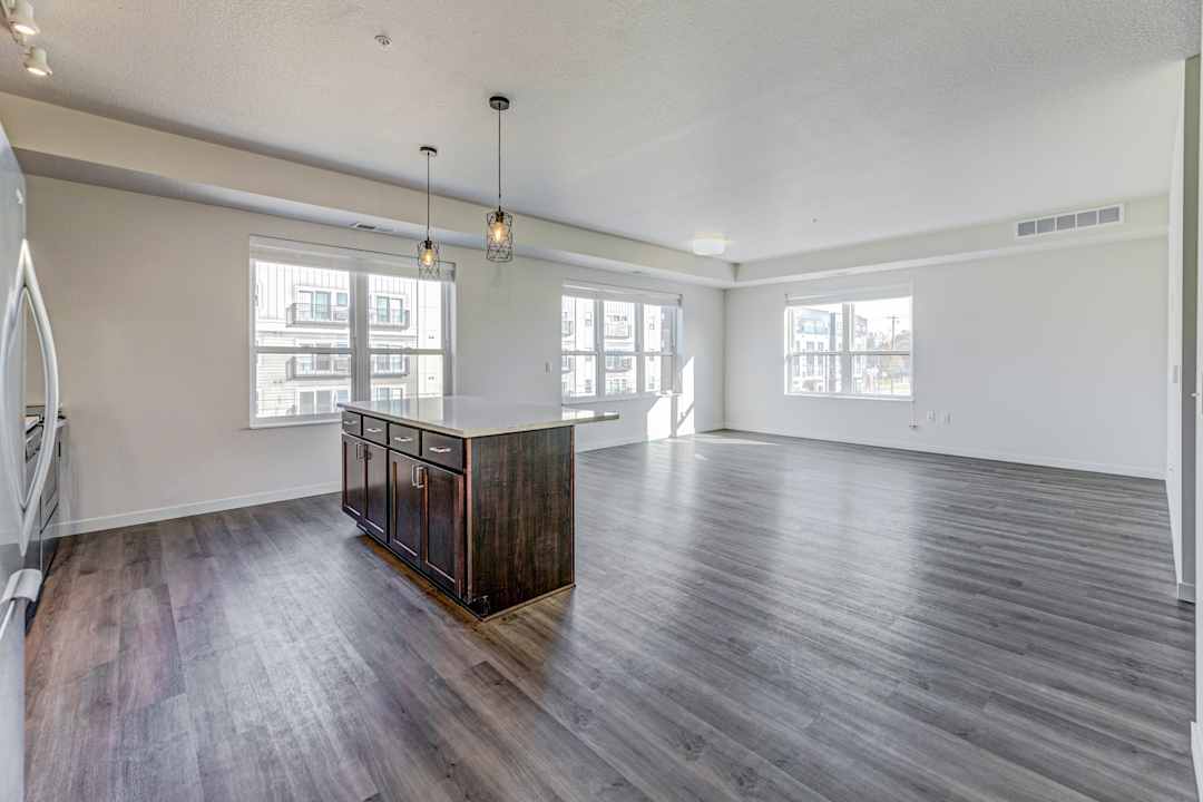 B2 #1-219 2/1 1092 Sq Ft