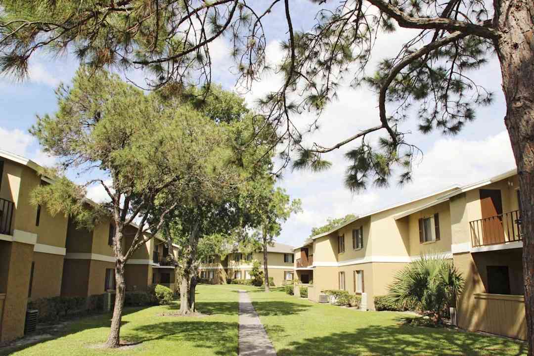 brittany bay apartments largo fl 33770
