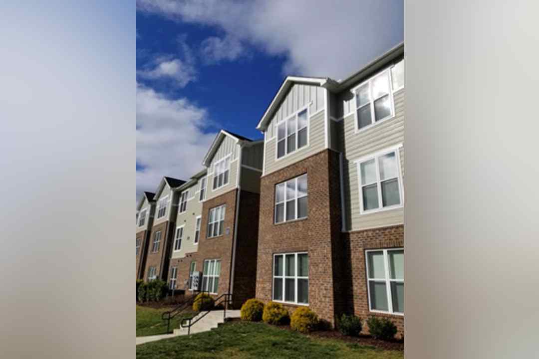 Dilworth Apartment Homes 17 Lyndhurst Avenue Asheville Nc Apartments For Rent Rent Com