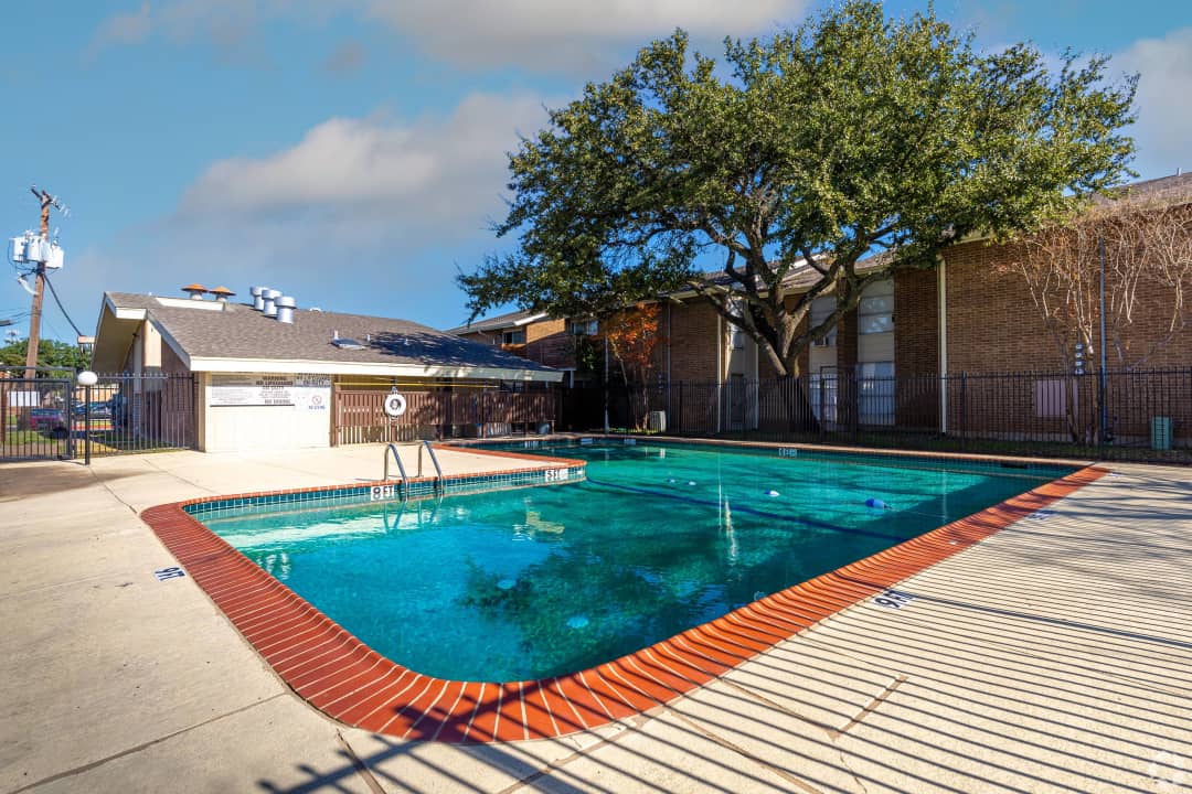 Villas Del Rey Apartments - Dallas, TX 75227