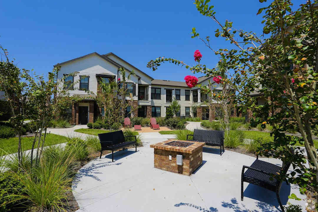 The Hawthorne 8150 Point Meadows Dr Jacksonville Fl Apartments For Rent Rent Com