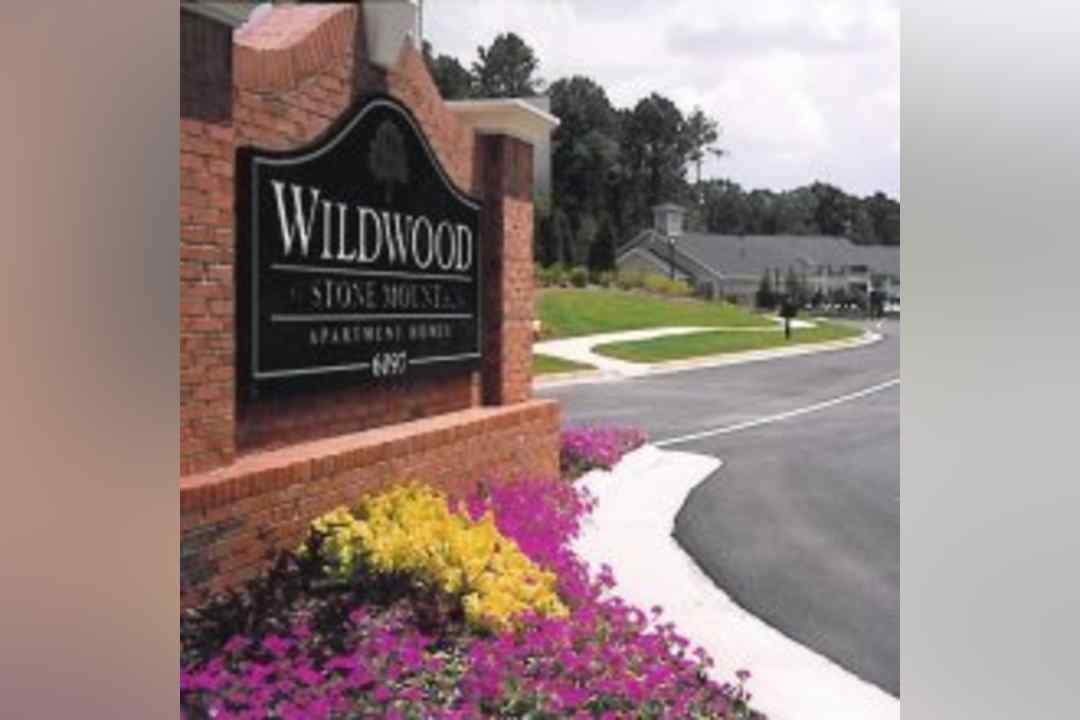 Wildwood At Stone Mountain 6097 Memorial Drive Stone Mountain Ga Apartments For Rent Rent Com