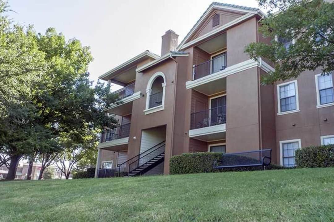 The Club at Fossil Creek Apartments - Fort Worth, TX 76137
