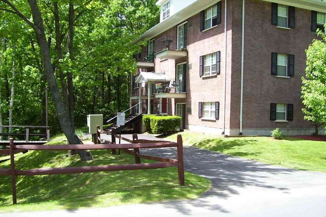 meadowbrook village apartments 4 meadowbrook vlg west lebanon nh apartments for rent rent com