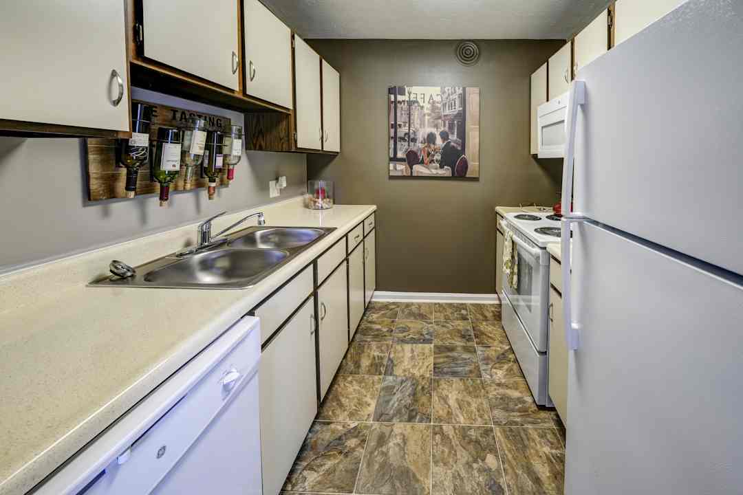 carlton apartments 2629 plaza dr indianapolis in apartments for rent rent com