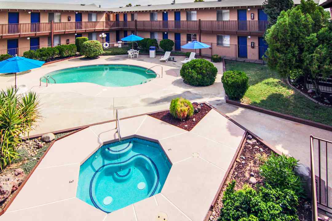 La Petite Chateau Apartments 1254 E Broadway Rd Mesa Az Apartments For Rent Rent Com