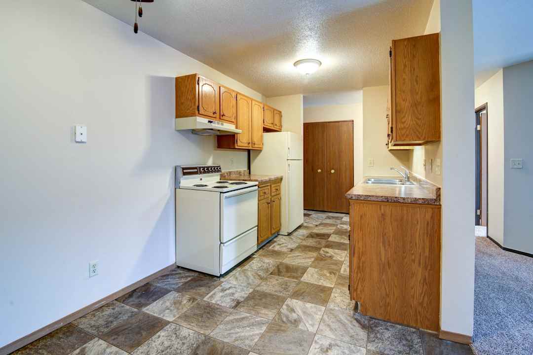 Washington Heights Apartments 2723 Hawken St Bismarck Nd Apartments For Rent Rent Com