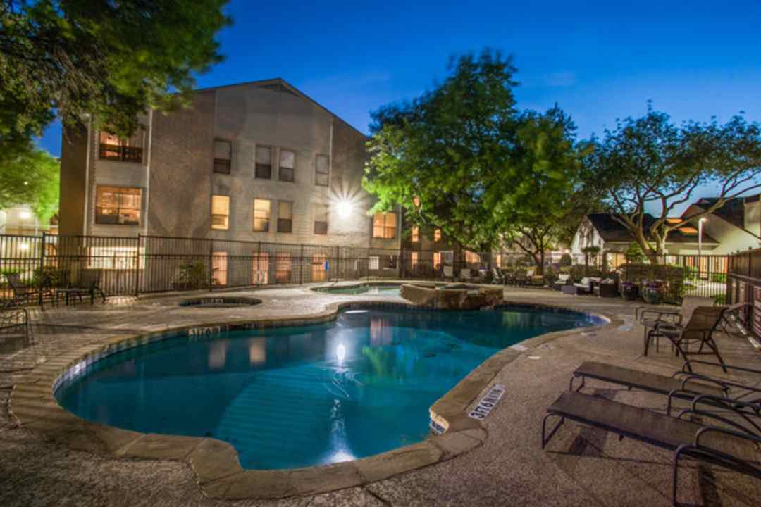 the everly apartments dallas reviews