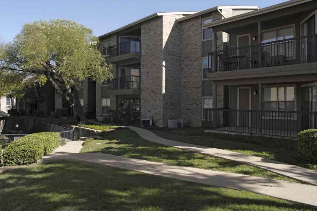 Fossil Ridge Apartments - Haltom City, TX 76137