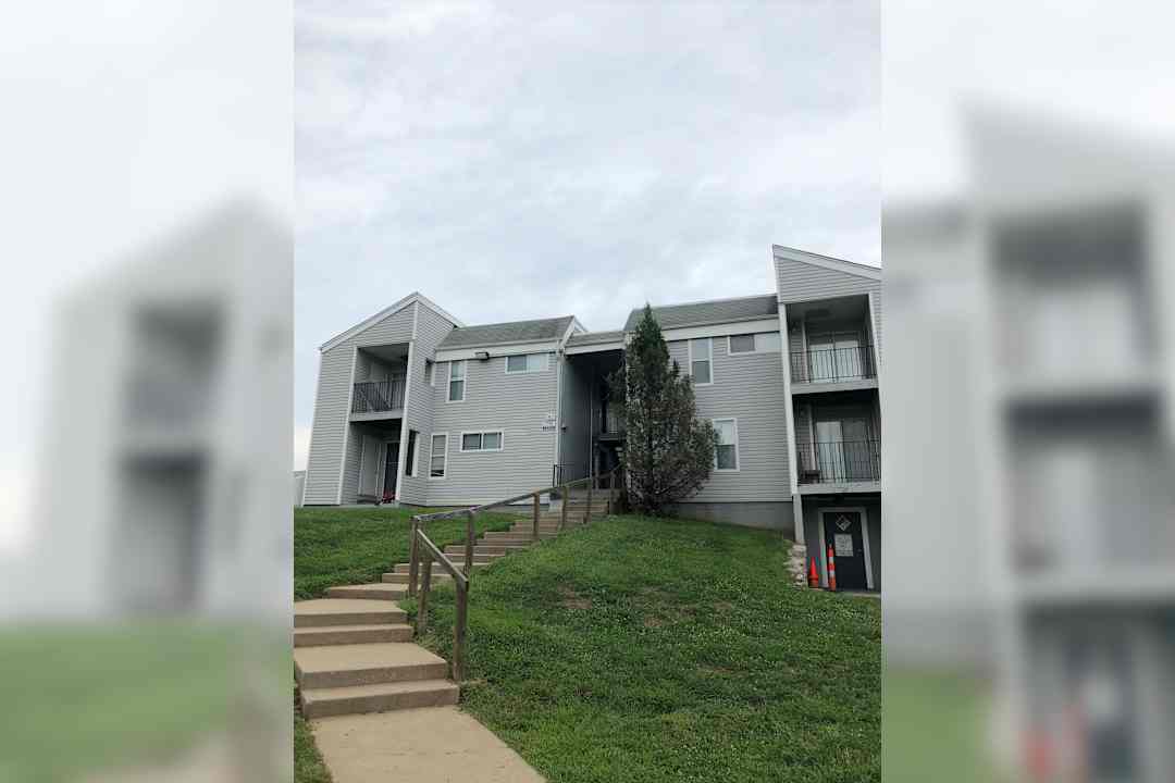 east hills village apartments kansas city mo 64132