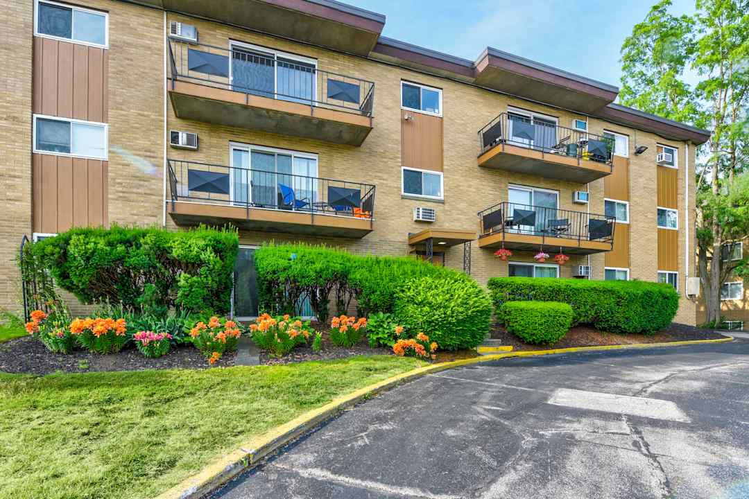 Park House Apartments 7947 Mentor Ave Mentor Oh Apartments For Rent Rent Com