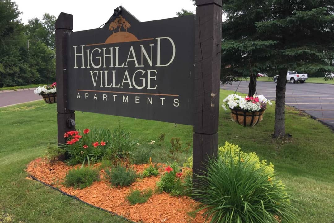 Highland Village Apartments 502 N Oak, Landscape Companies Duluth Mn