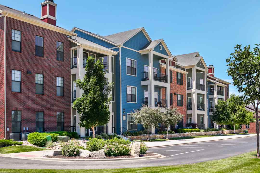 New Longview Apartments - Lees Summit, MO 64081