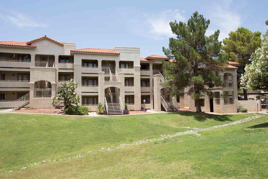 Hilands 5755 E River Rd Tucson Az Apartments For Rent Rent Com