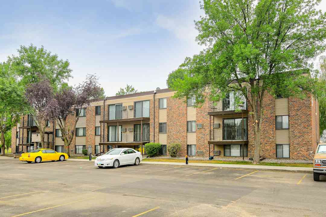 Landmark Estate Apartments 1105 Landeco Ln Grand Forks, ND