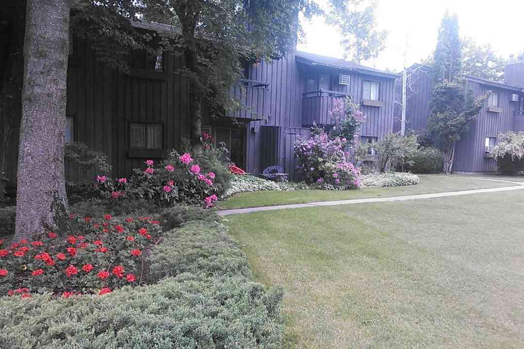 Lake Villa Apartments - 2501 E Sherman Ave Coeur D Alene Id Apartments For Rent Rentcom