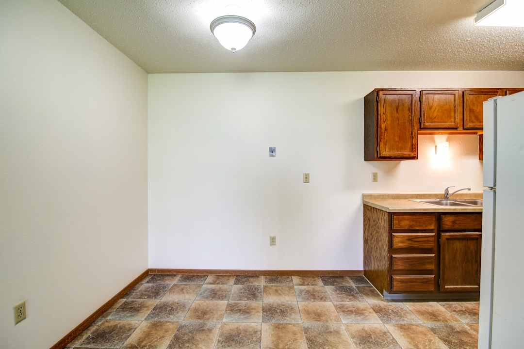 kirkwood manor apartments 140 e indiana ave bismarck nd apartments for rent rent com