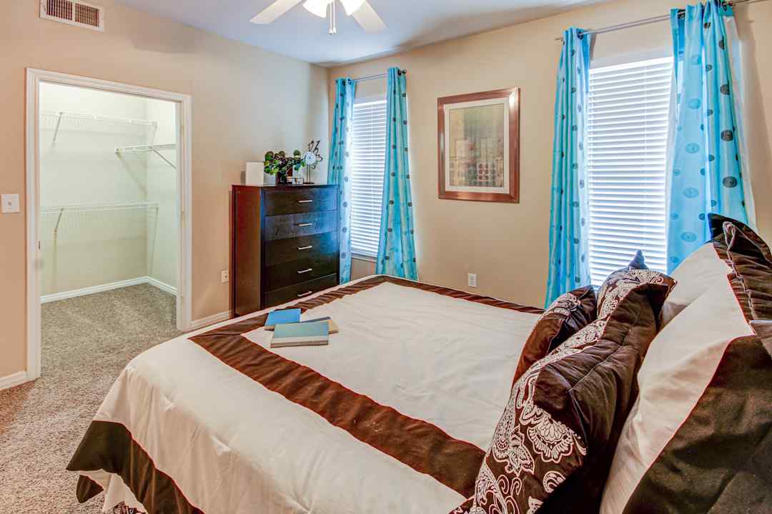St Laurent Apartment Homes 2825 N State Highway 360 Grand Prairie Tx Apartments For Rent Rent Com
