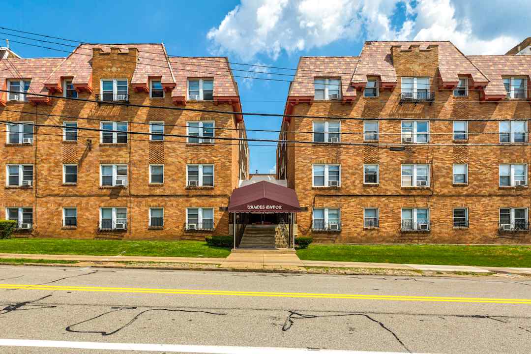 Thames Manor Apartments 585587 S. Negley Avenue Pittsburgh, PA