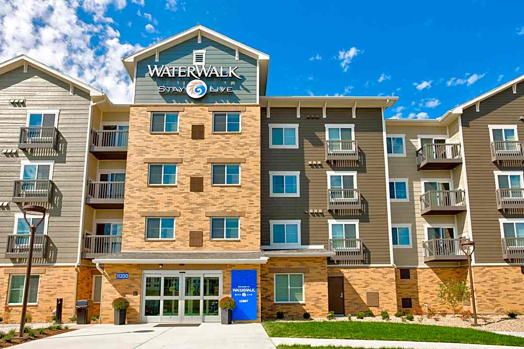 Waterwalk Kansas City Overland Park 11200 Glenwood Street Overland Park Ks Apartments For Rent Rent Com