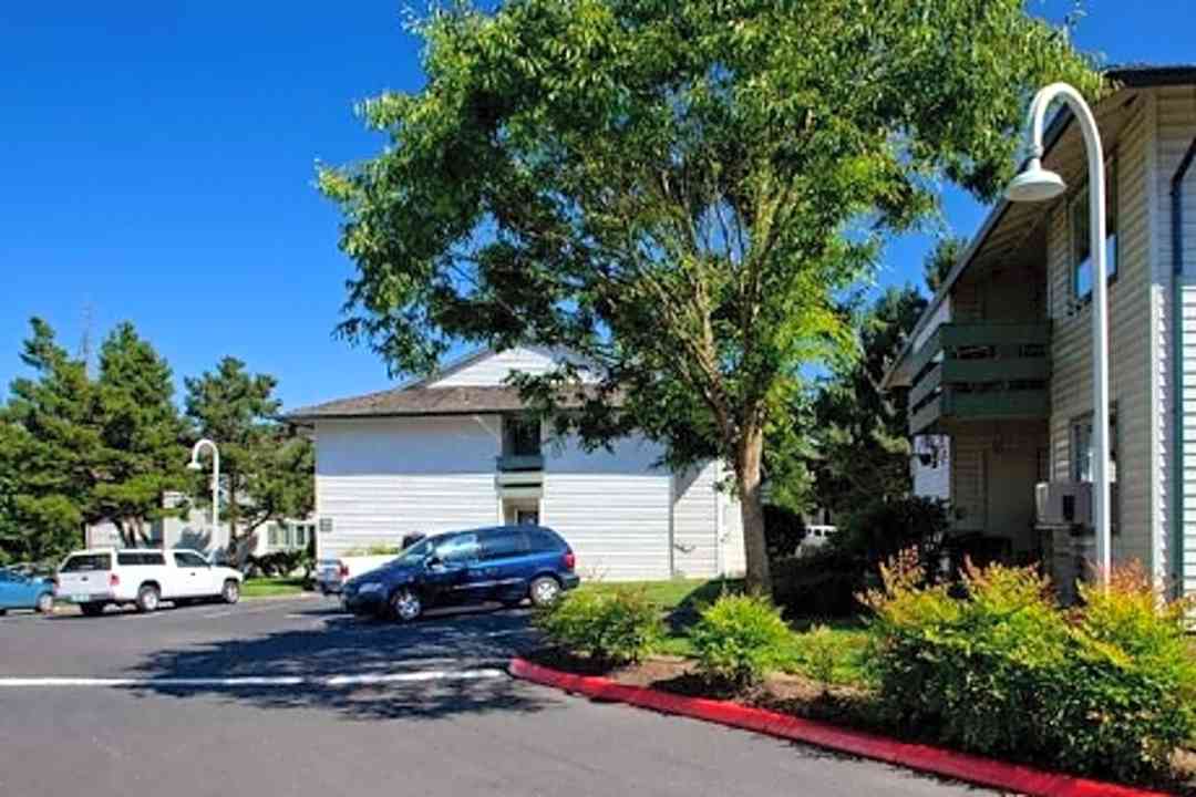Amber Court Apartments 650 Sw 201st Ave Beaverton Or Apartments For Rent Rent Com