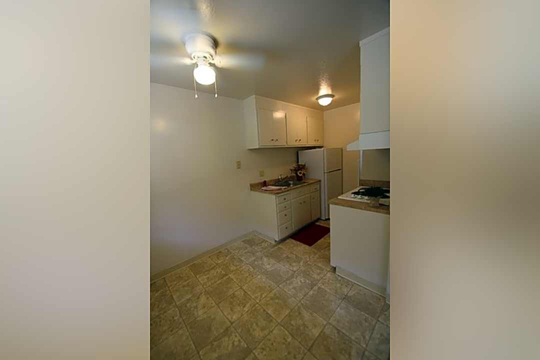 Cedar Grove Apartments 1200 Davis St San Leandro Ca Apartments For Rent Rent Com