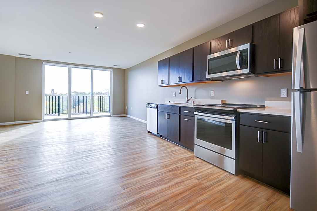 Honey Creek Place - 8041 W Bluemound Road Milwaukee Wi Apartments For Rent Rentcom