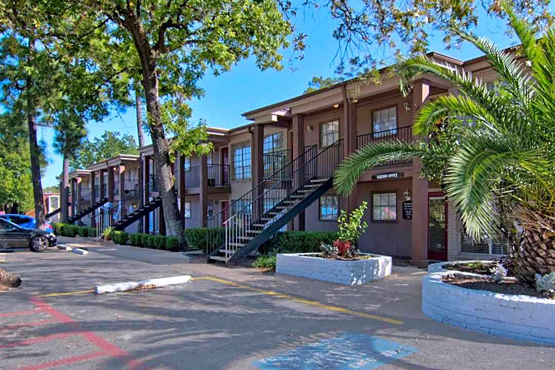 30 Good Apartments near tc jester and 610 for Rent