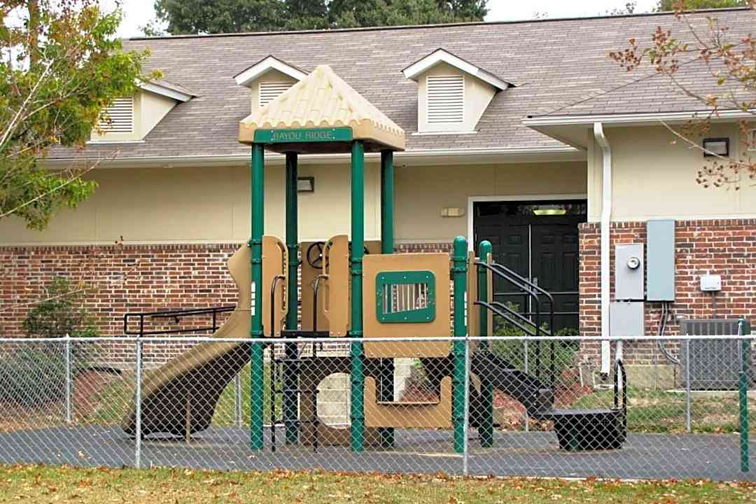 Bayou Ridge Wesley Chapel Apartments 10008 Avenue L Baton Rouge La Apartments For Rent Rent Com