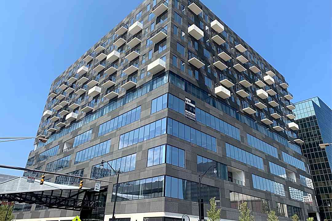 80 On The Commons 80 E Rich St Columbus Oh Apartments For Rent Rent Com