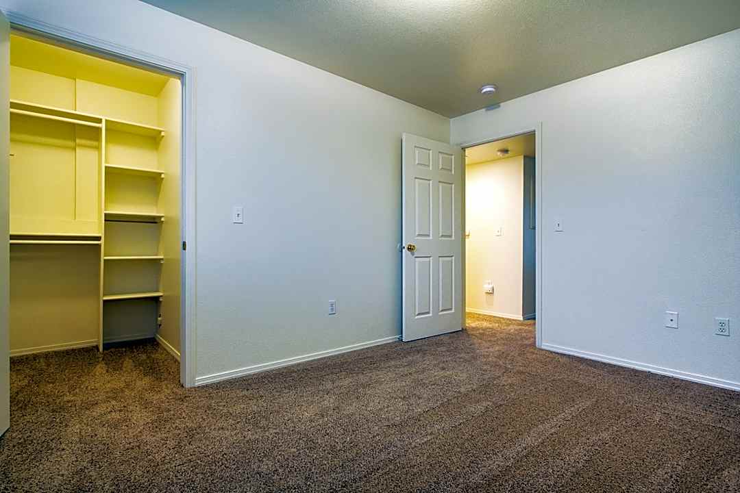 Aspen Hills Apartments 300 E James Court Dr Meridian Id Apartments For Rent Rent Com