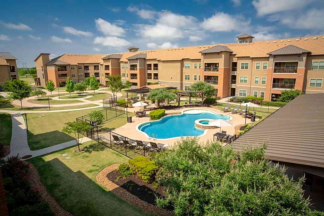Attiva Central Park 2155 Arkansas Ln Grand Prairie Tx Apartments For Rent Rent Com