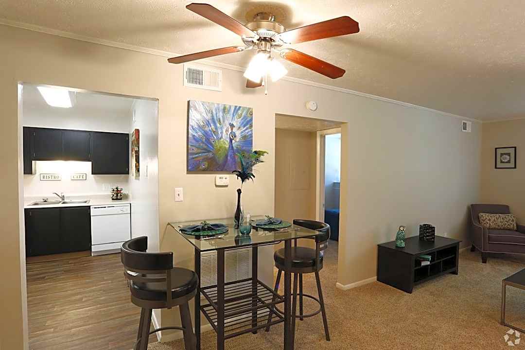 Wood Creek Apartments 6729 Ramblewood Dr Fort Wayne In Apartments For Rent Rent Com