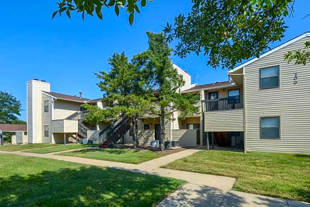 Eagle Creek Apartments - 9550 E Lincoln St Wichita Ks Apartments For Rent Rentcom