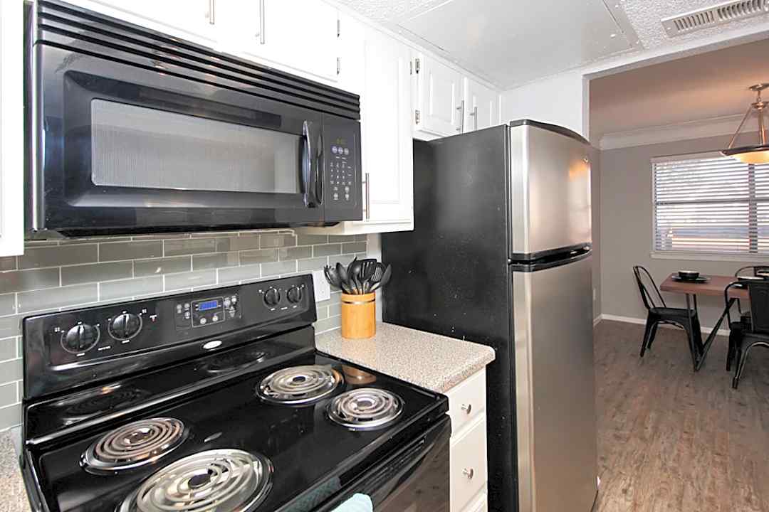 Lake Creek Apartments 10707 Lake Creek Parkway Austin Tx Apartments For Rent Rent Com