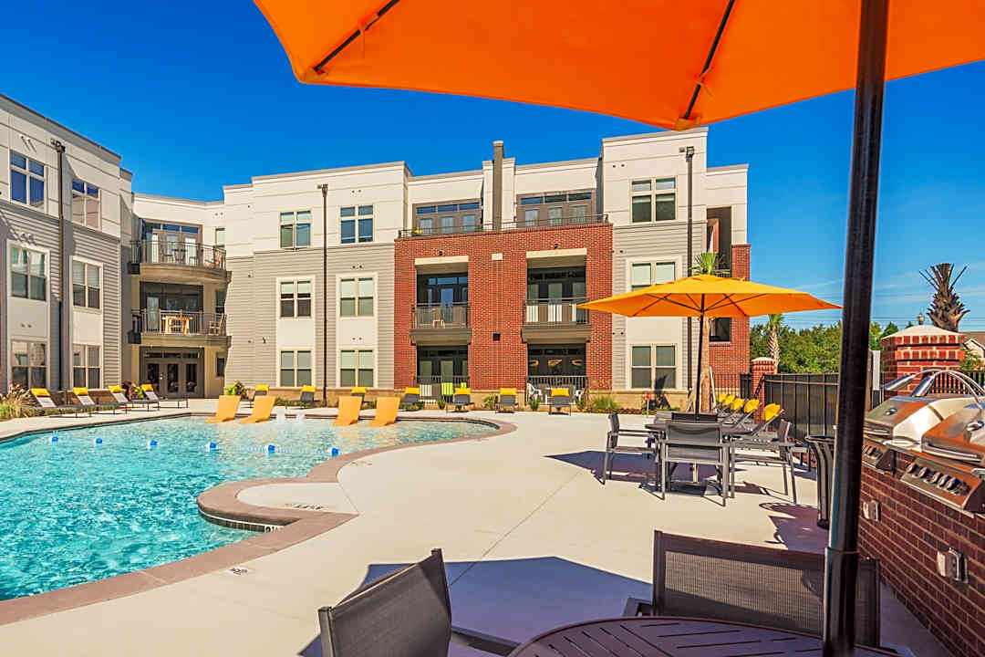 Advenir At One Eleven 111 Knox Abbott Dr Cayce Sc Apartments For Rent Rent Com