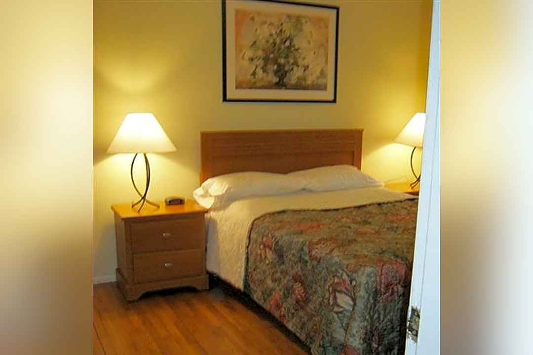 Aspenwood Alps Apartments 1722 W North Bend Rd Cincinnati Oh Apartments For Rent Rent Com