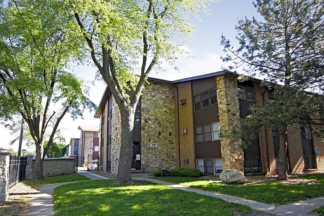 Stone Falls 320 North Larkin Joliet Il Apartments For Rent Rent Com