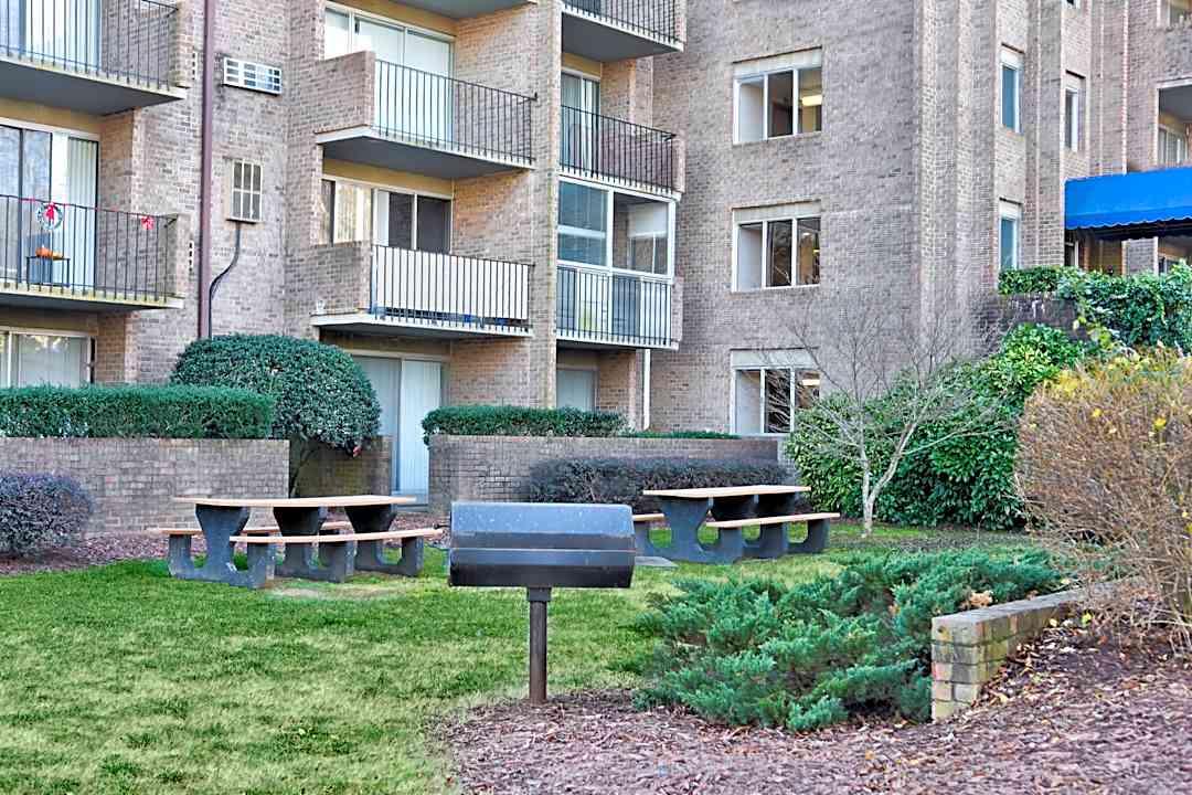 University Apartments Chapel Hill Per Bed Lease 600 Martin Luther King Jr Blvd Chapel Hill Nc Apartments For Rent Rent Com