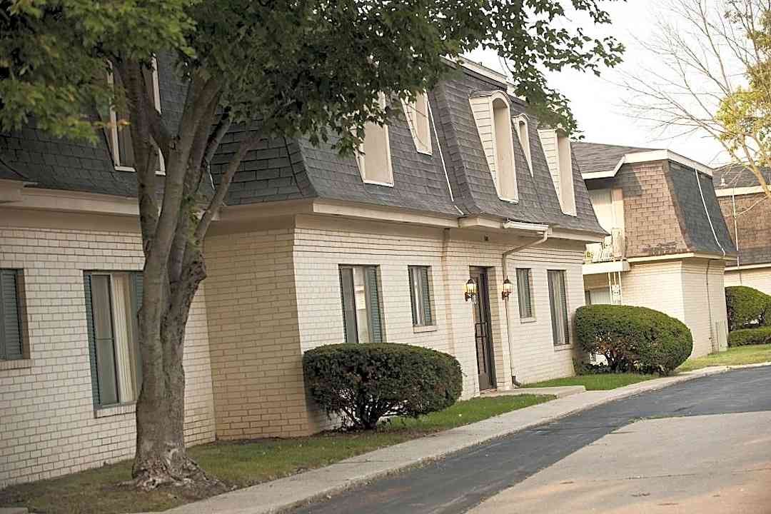 Autumn Creek Apartments 2034 Ardmore Ave Fort Wayne In Apartments For Rent Rent Com