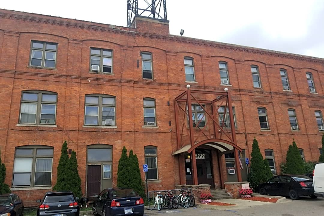 Milwaukee Park Lofts 2566 E Grand Blvd Detroit Mi Apartments For Rent Rent Com [ 720 x 1080 Pixel ]