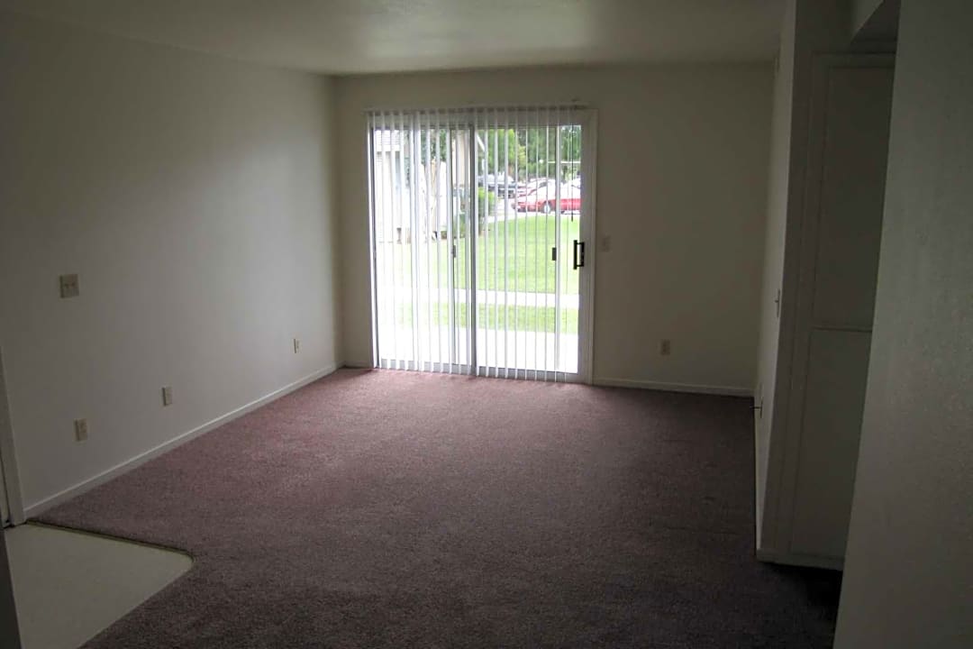 College Park Apartments - 1850 S College Ave | Dinuba, CA Apartments for  Rent | Rent.