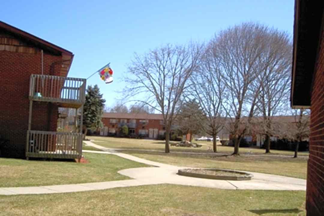 Ascot Park Apartments 75 Mulford Rd Lafayette Nj Apartments For Rent Rent Com