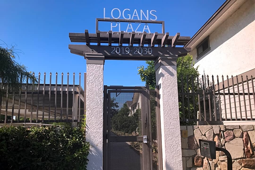 Logan Plaza 2019 E 122nd St Compton Ca Apartments For Rent Rent Com