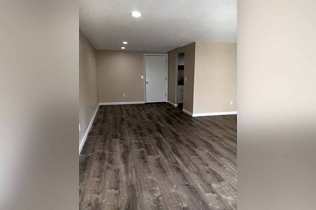 Bainbridge Apartment Homes 363 Simmonsville Ave Johnston Ri Apartments For Rent Rent Com