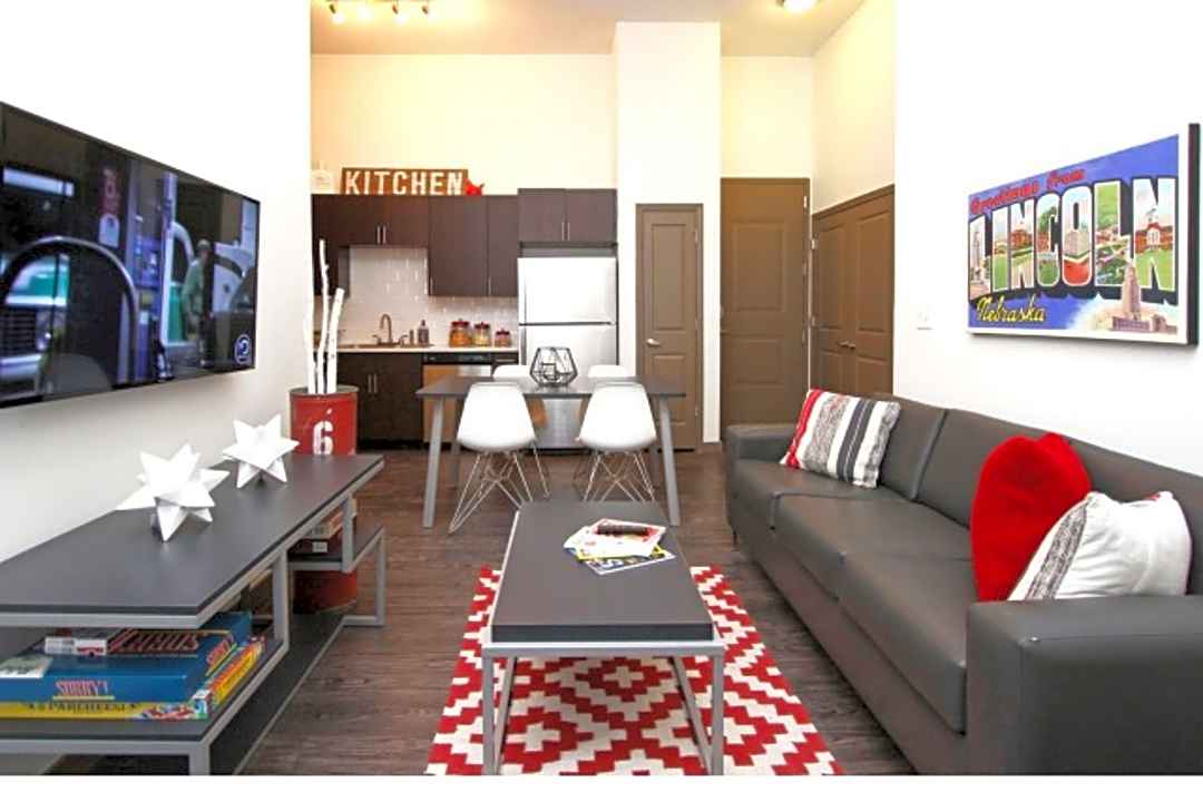 Academy Lincoln Per Bed Lease 1850 P St Lincoln Ne Apartments For Rent Rent Com
