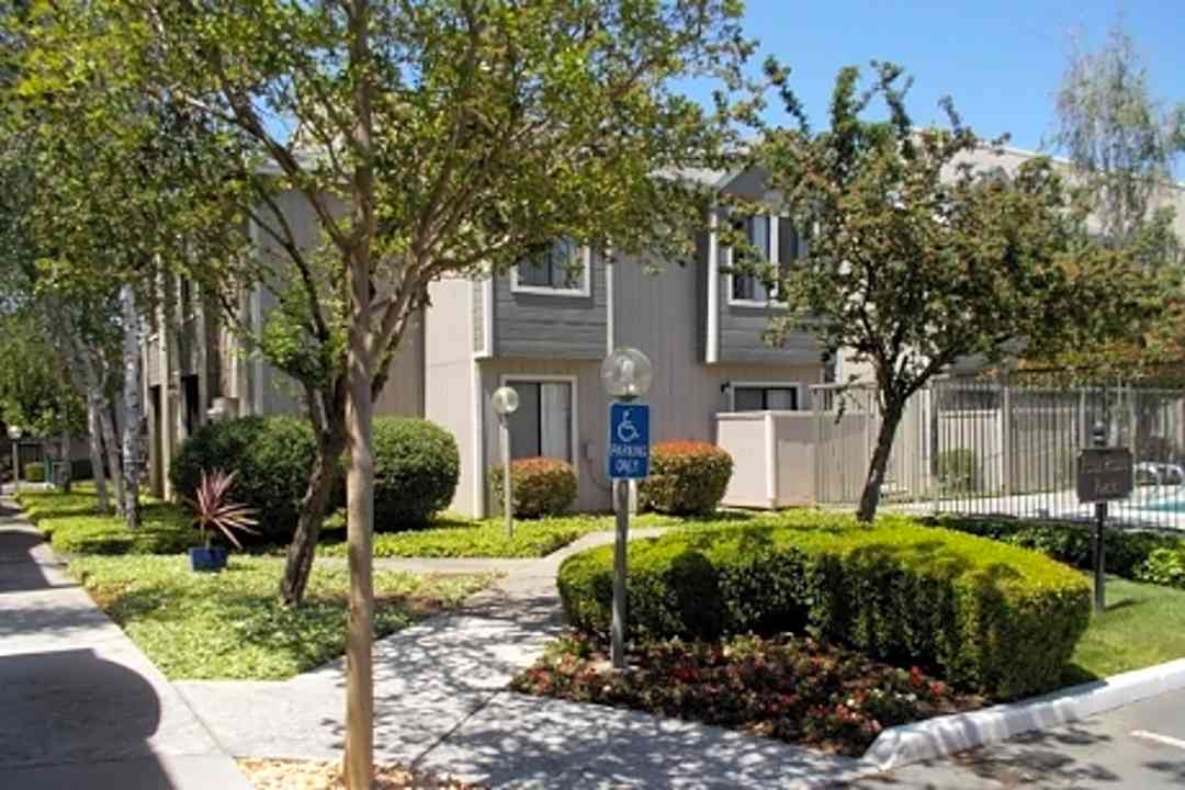 Kensington House Apartments 2440 Cottage Way Sacramento Ca Apartments For Rent Rent Com