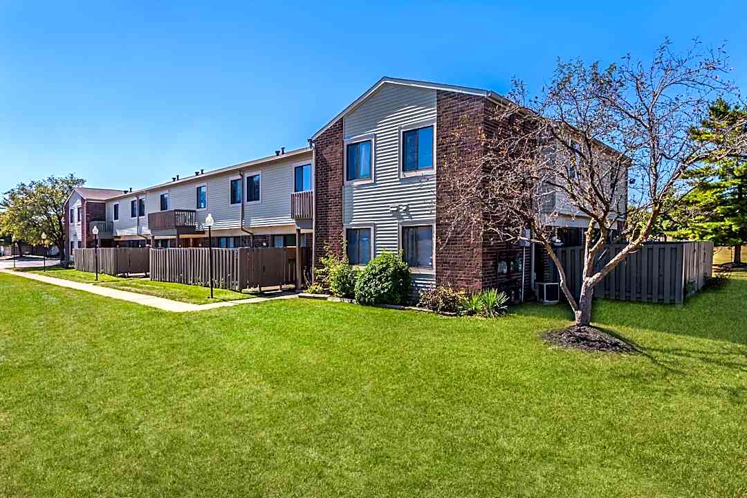 Oakbrook Village Apartments 6098 Georgetown Rd Indianapolis In Apartments For Rent Rent Com