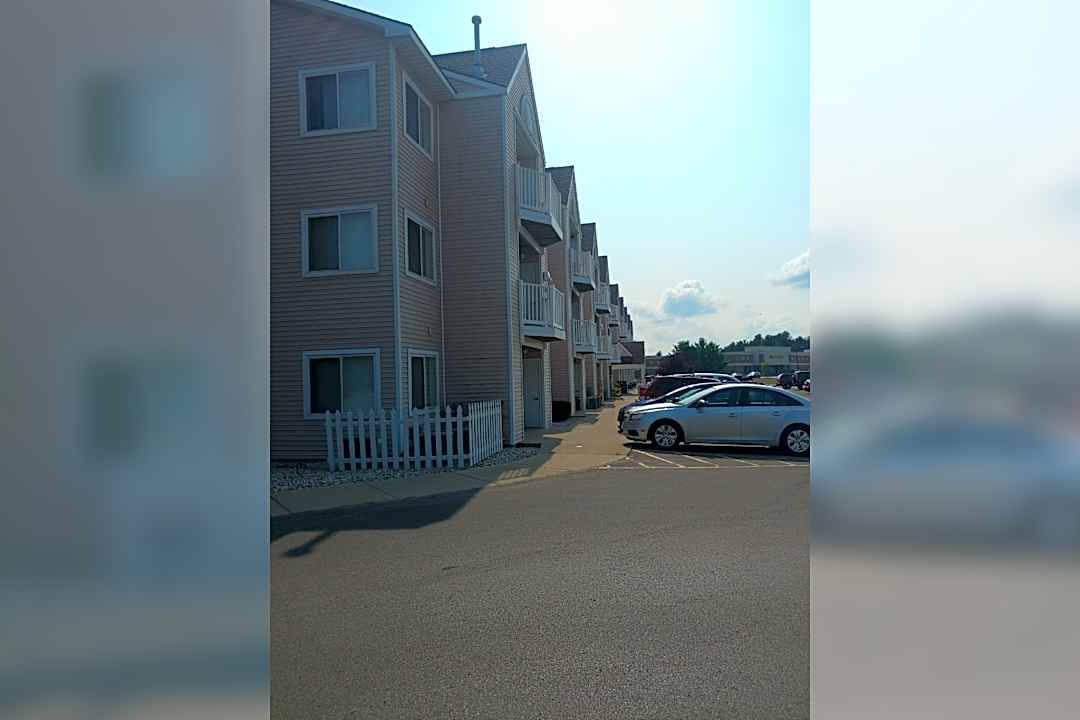 Emerald Creek Apartments - 2516 Crossing Cir Traverse City Mi Apartments For Rent Rentcom