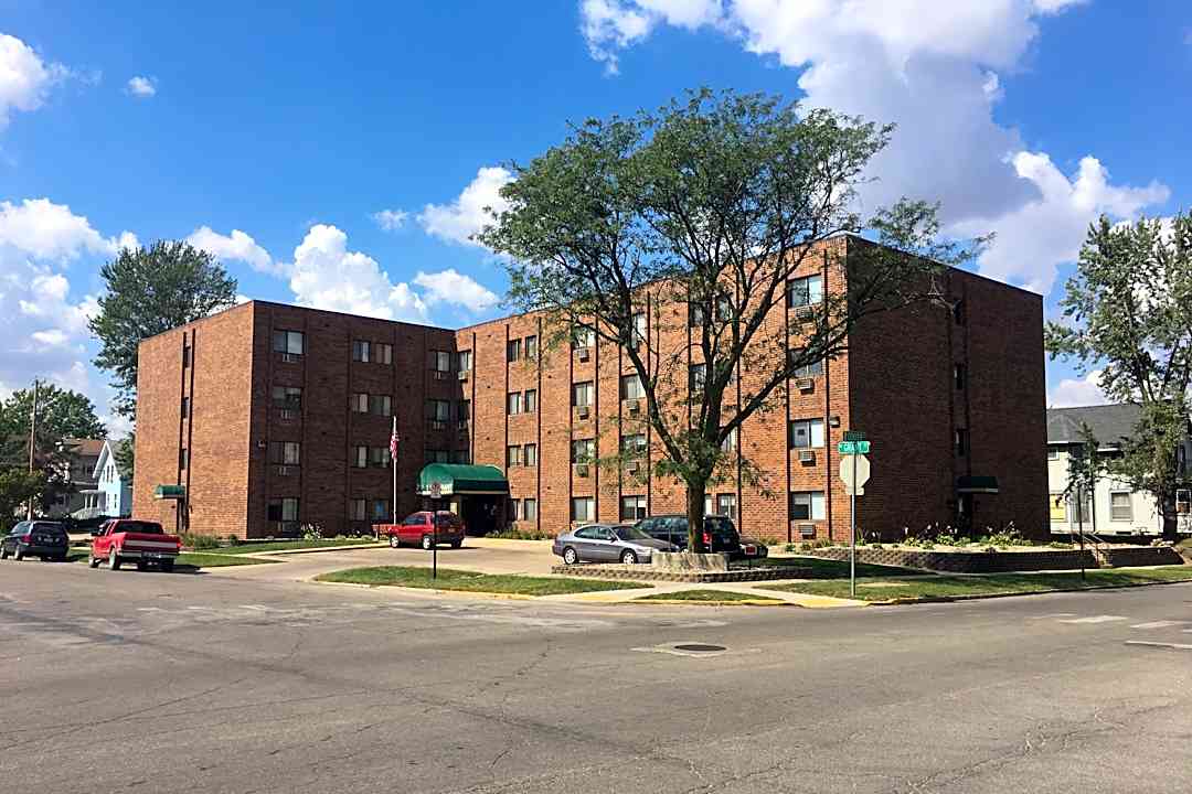 Grant Park Apartments - 1 W Grant St Marshalltown Ia Apartments For Rent Rentcom